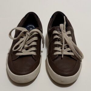 Sperry Kids Sneakers in Brown with Cream Accents